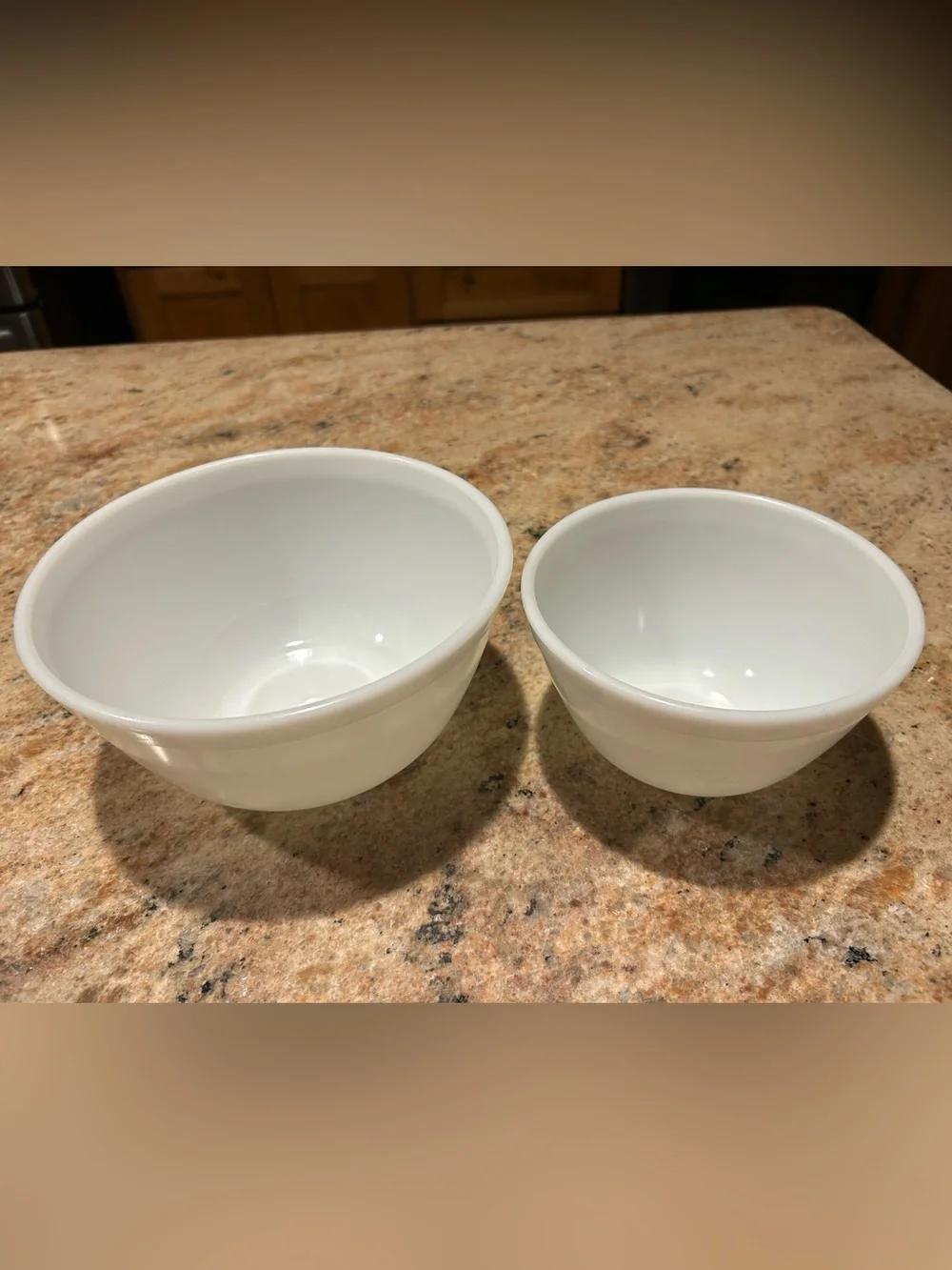 Pyrex TRADE MARK #402 1 1/2Qt Opal Glass & #401 1 1/2Pint Nesting Mixing Bowls